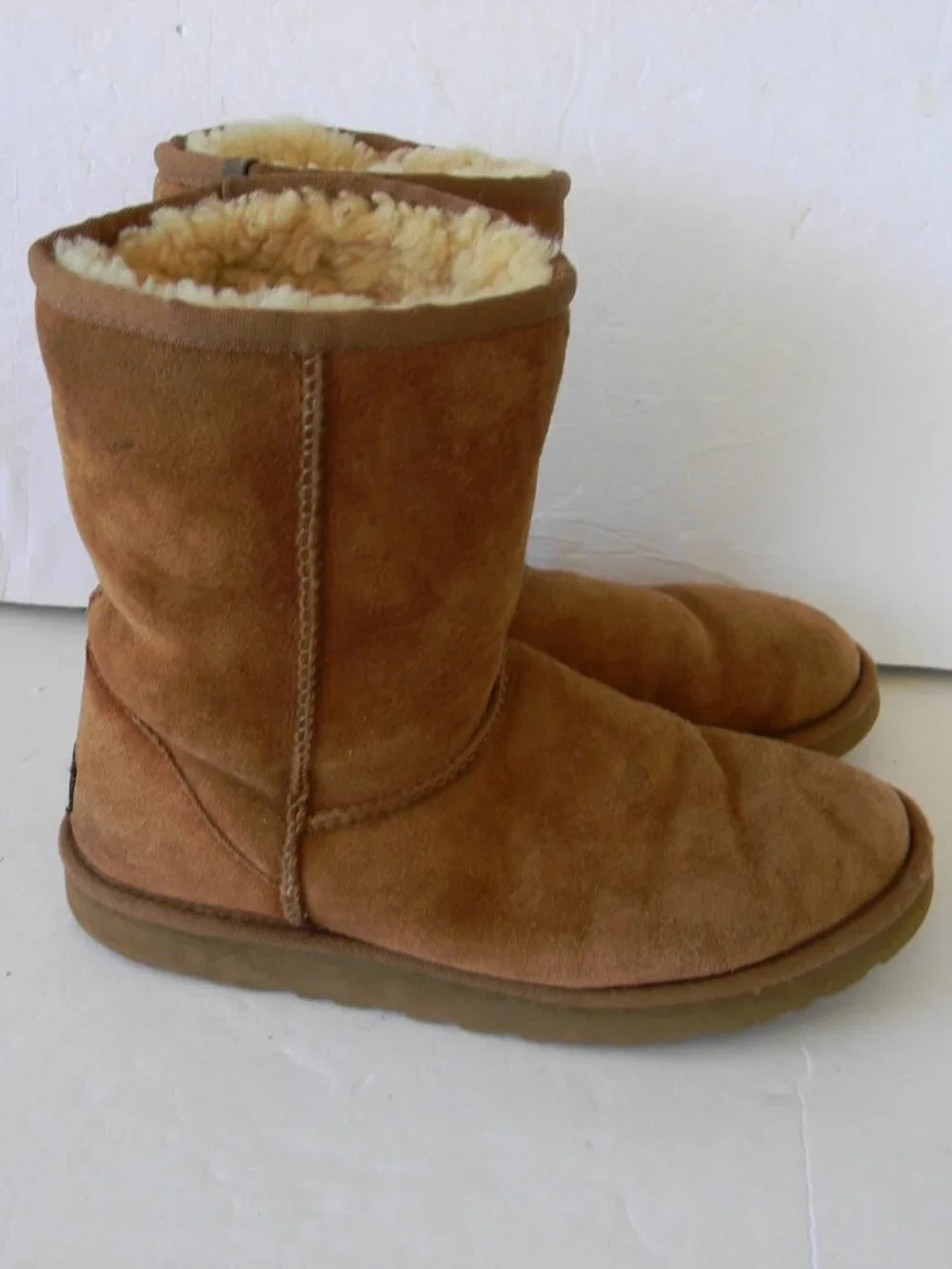 UGG Classic Short Boots Chestnut Sheepskin Suede Shearling 5825 Women’s Size 7